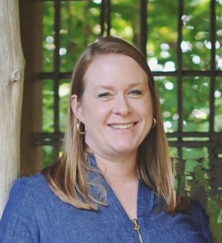 A headshot of Glynis Schons
